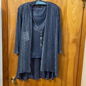 A 3 piece blouse set,